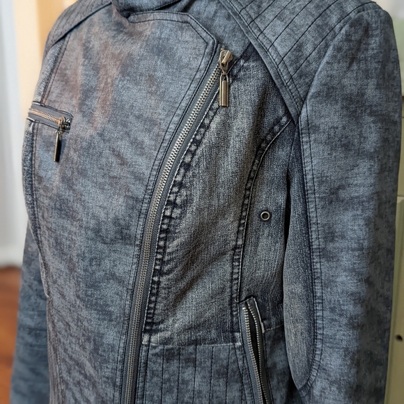 Leather jacket - Picture 2 of 7